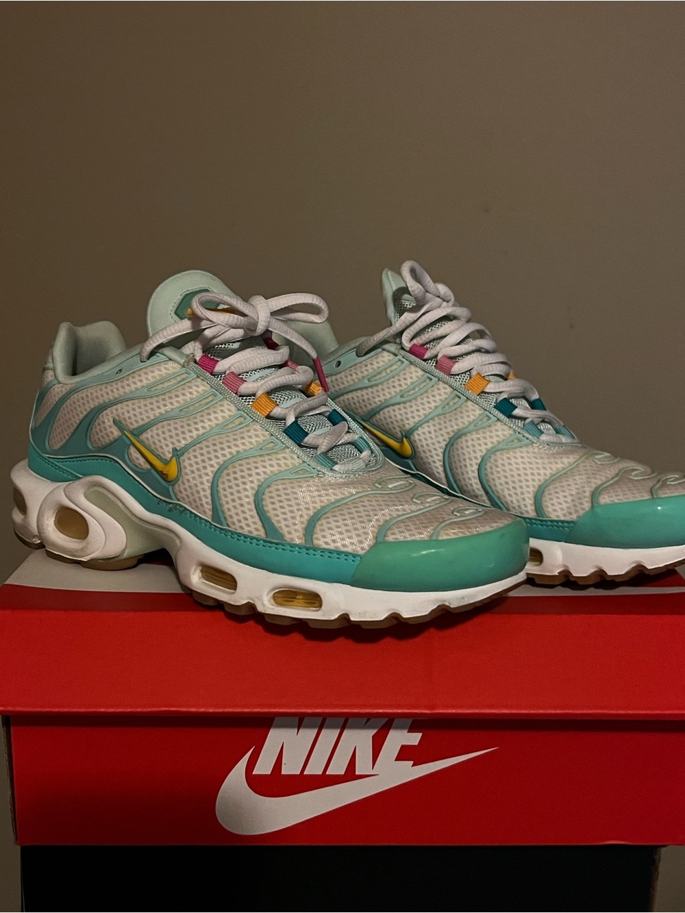 Nike Women Teal Mint & White Lace-Up Sneakers with Yellow Swoosh